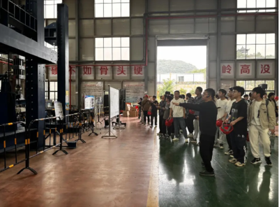 貴州大學(xué)土木工程學(xué)院師生到我院交通土建實(shí)訓(xùn)基地開展生產(chǎn)教學(xué)實(shí)習(xí)